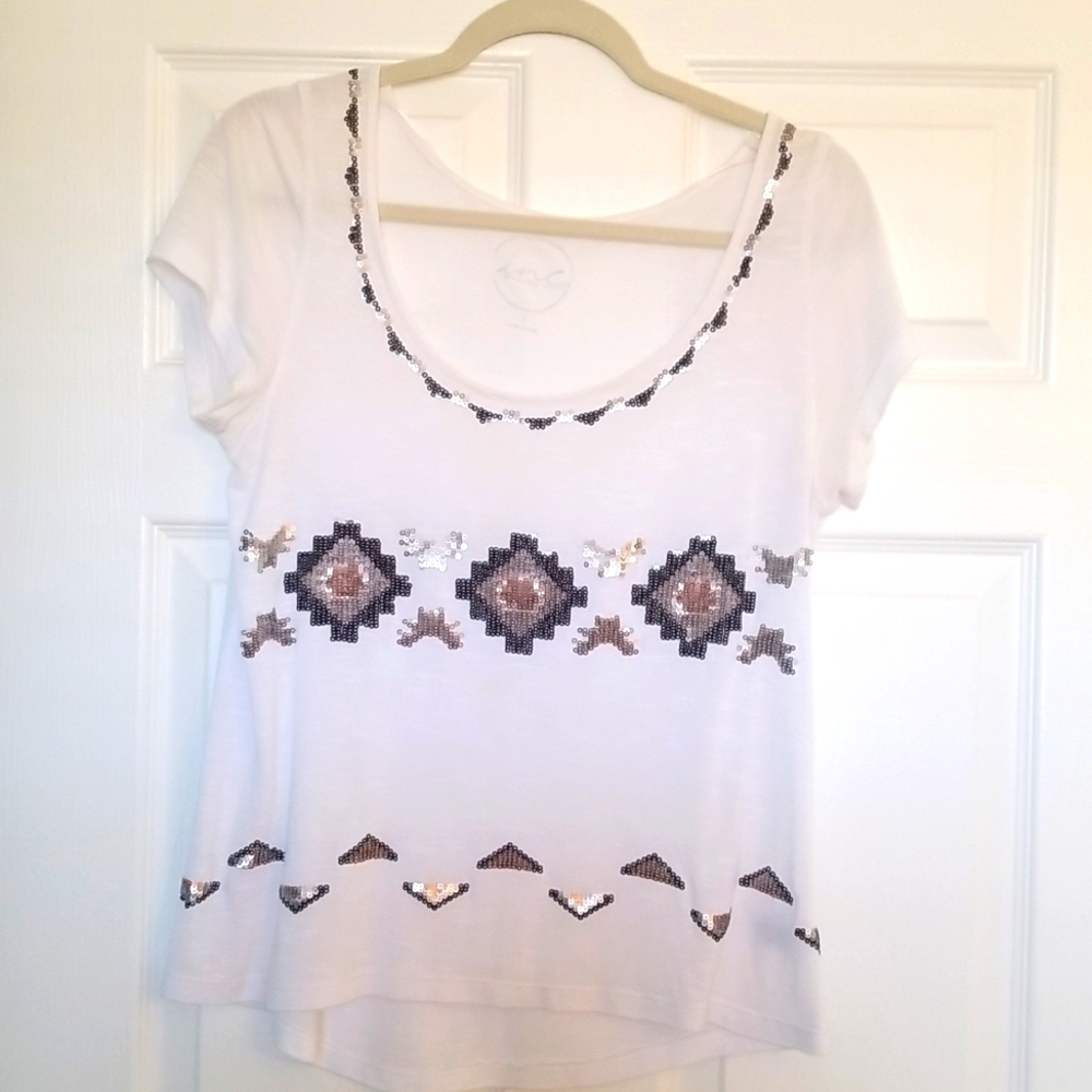 Adorable INC crop top white with native American pattern sz small